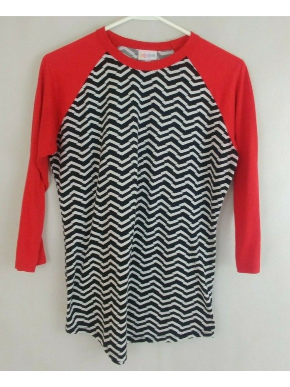 Lularoe Randy Shirt Black & White Chevron Zigzag With 3/4 Red Sleeves Size XS